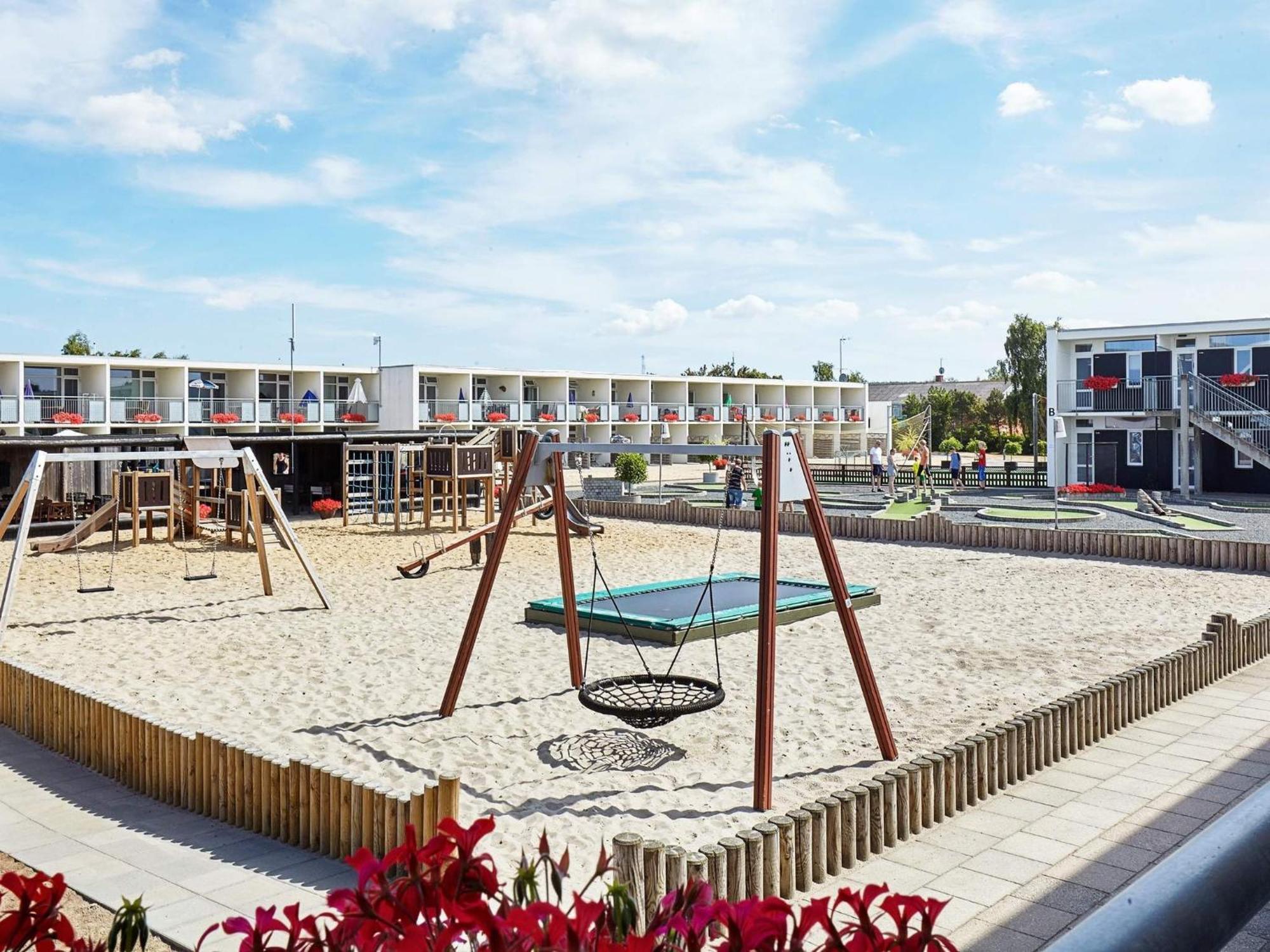4 Person Holiday Home On A Holiday Park In Glesborg Экстерьер фото
